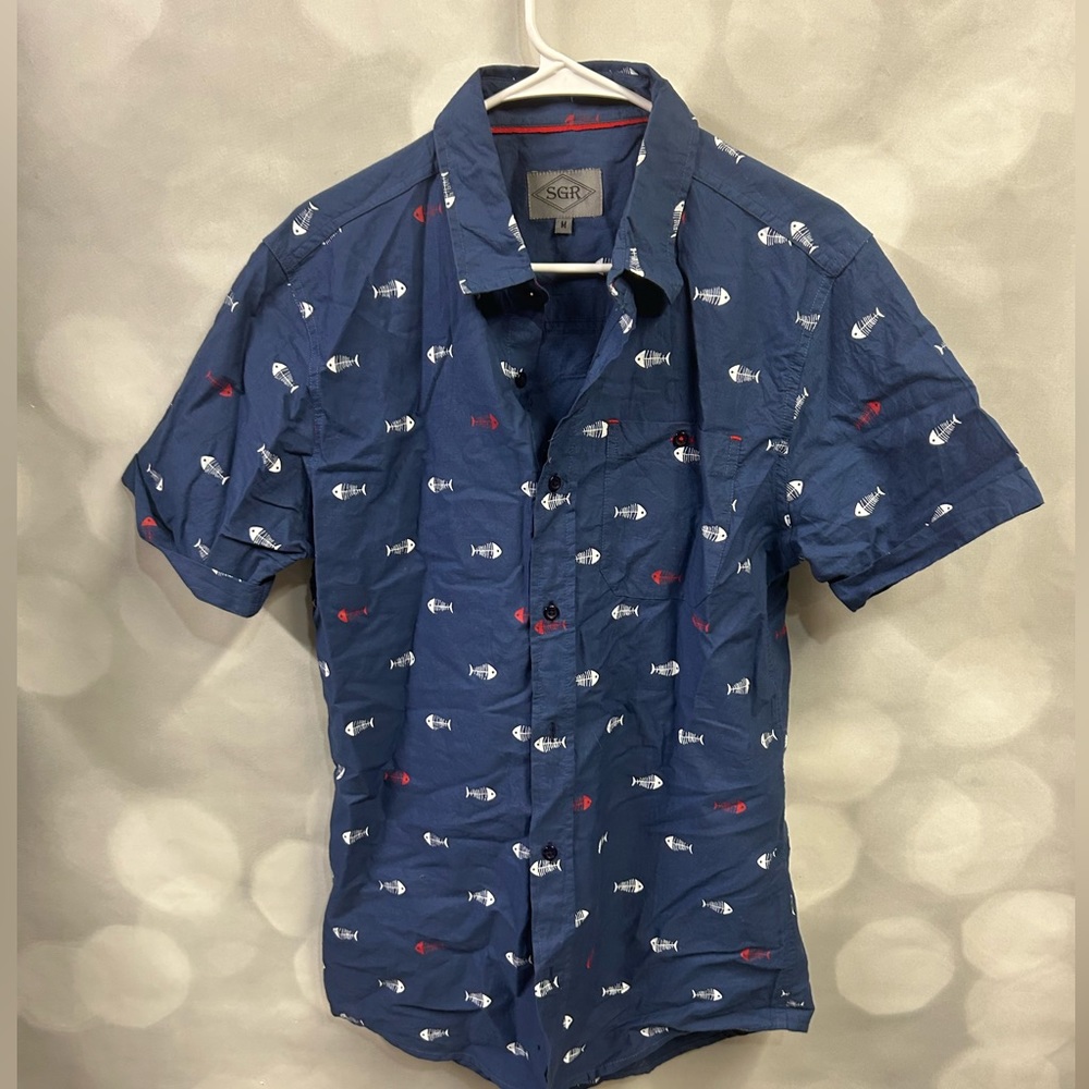SGR blue button‎ down short sleeve shirt with white and red fish bone pattern